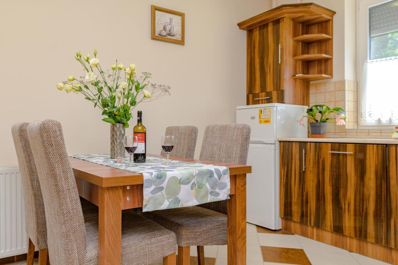 Illes Apartmanok I. Hajdúszoboszló المظهر الخارجي الصورة