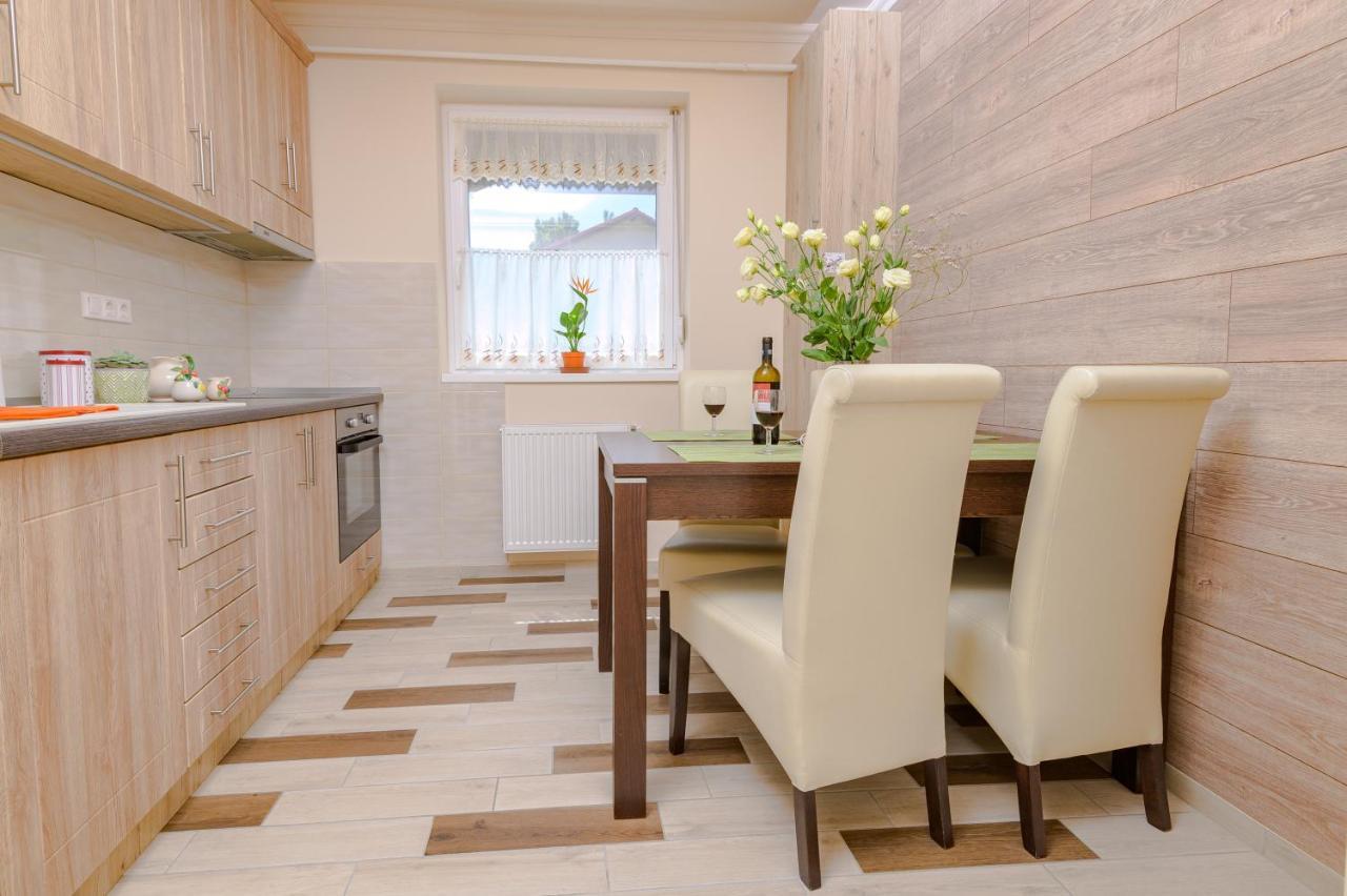 Illes Apartmanok I. Hajdúszoboszló المظهر الخارجي الصورة